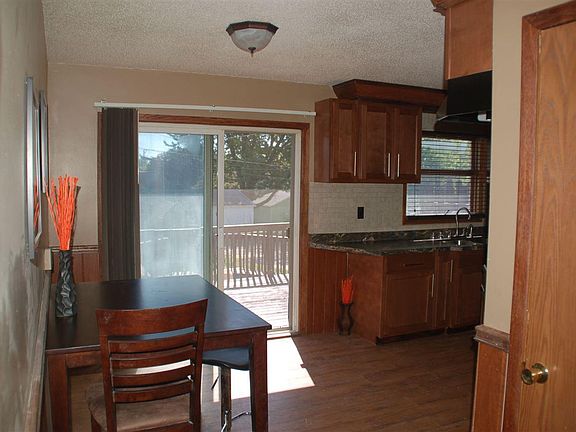 5th image of 709 2nd Ave NE