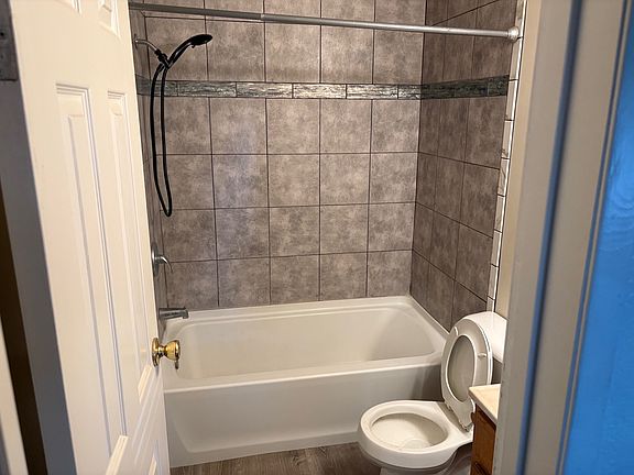 4th image of 3408 Farris Ave