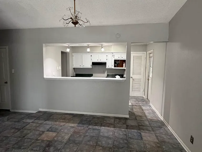3914 Bremen St — Photo 2