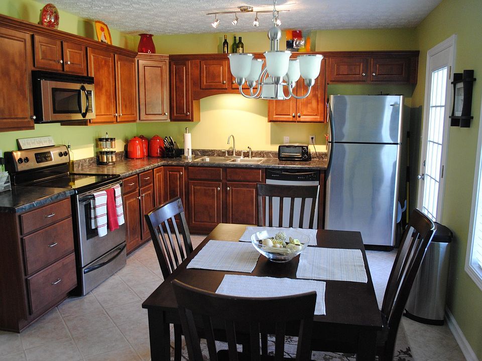 1st image of 98 Saddlebrook Dr