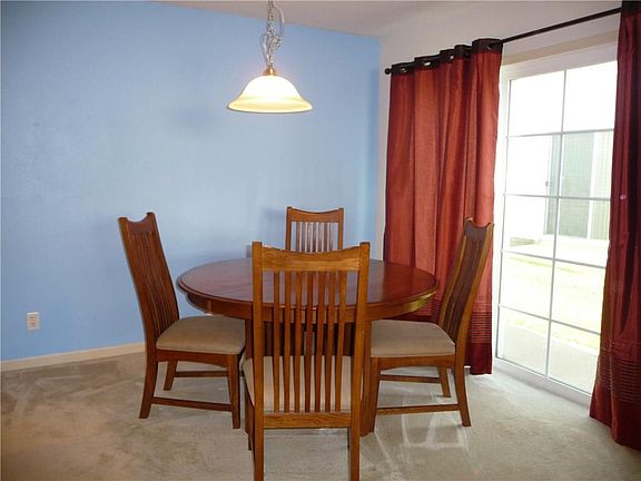 5th image of 802 SE White Oak Ln