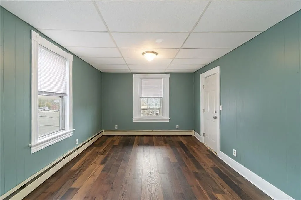 3 bed, 1.0 bath, 1102 sqft, $2,000 — Photo 4