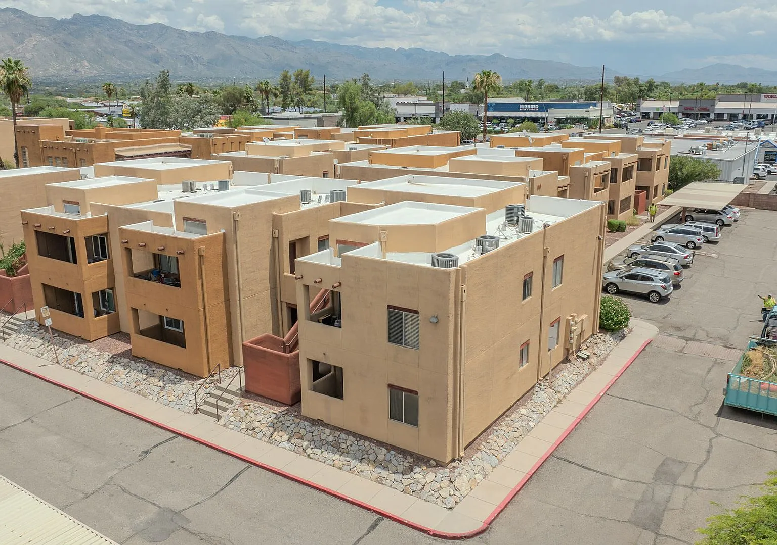 1 Bed / 1 Bath Condo - Short or Long Term Lease Available — Photo 2