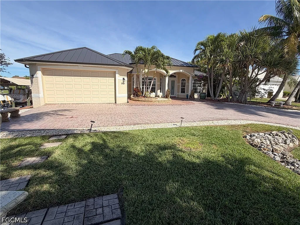3 bed, 3.0 bath, 2351 sqft, $5,500 — Photo 2