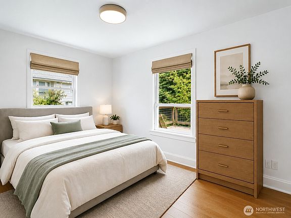 4th image of 3033 31st Avenue W