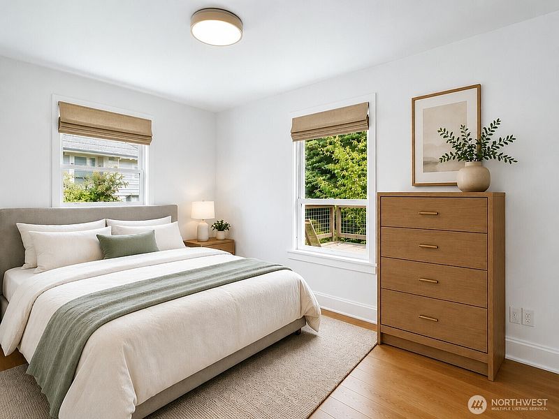 4th image of 3033 31st Avenue W