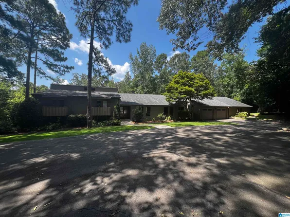 2530 Creekview Dr, Hoover, AL 35226