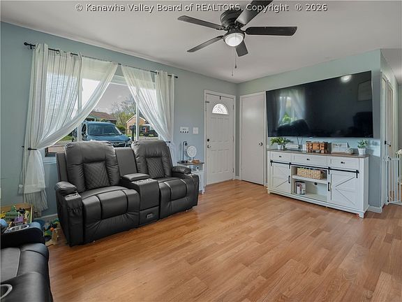 5th image of 1452 Clearview Heights Rd