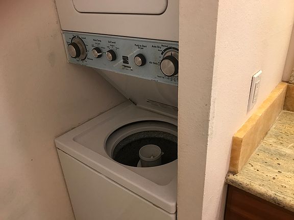 3rd image of 2092 Kuhio Ave APT 1605