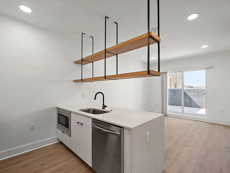 801 N Market St — Photo 14
