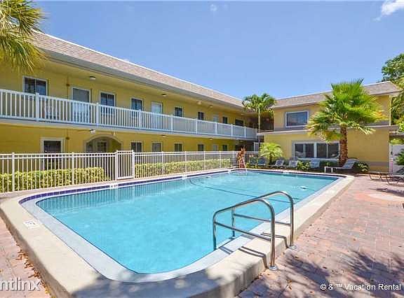Poolside lounging: That's the life!