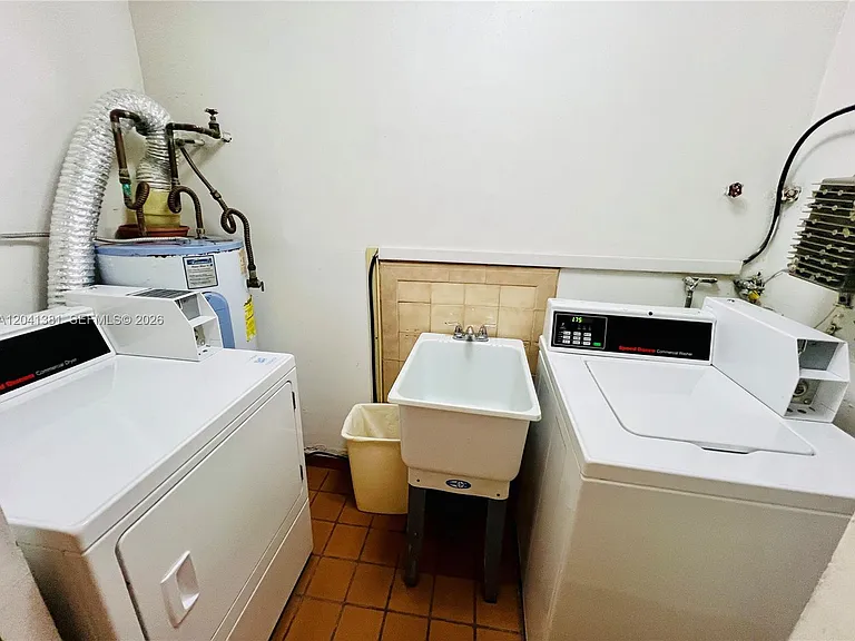 1900 Meridian Ave #403 — Photo 28