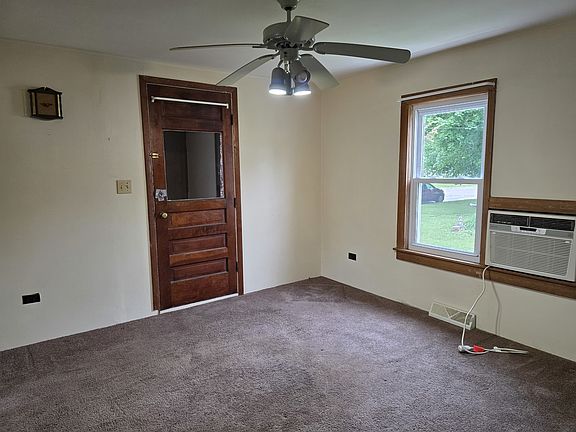 5th image of 811 Jackson St