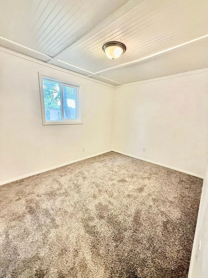 Completely renovated 2 bed, 1 bath trailer home in north Pocatello. — Photo 4