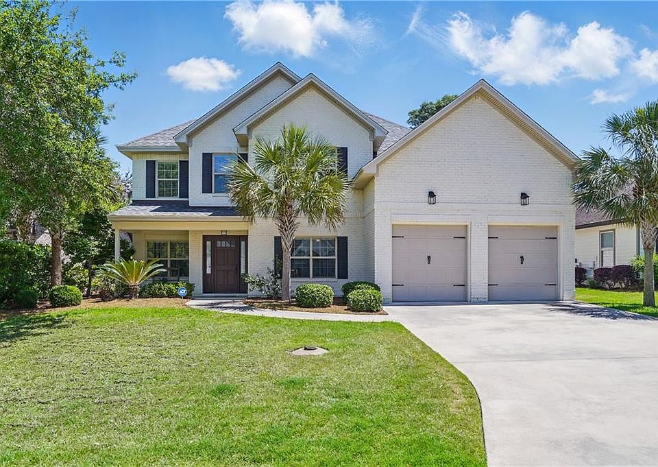 1st image of 165 Country Club Dr