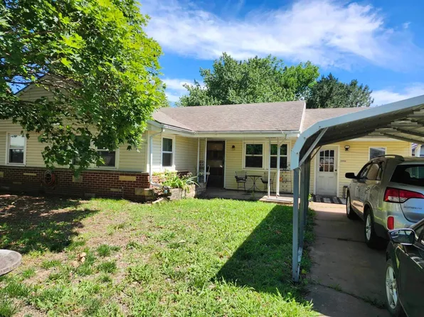 917 Ann St, Winfield, KS 67156
