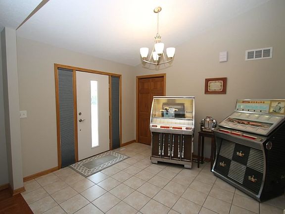 4th image of 4244 Westlake Village Dr