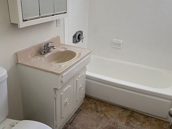 5th image of 1219 Granville Ave APT 5