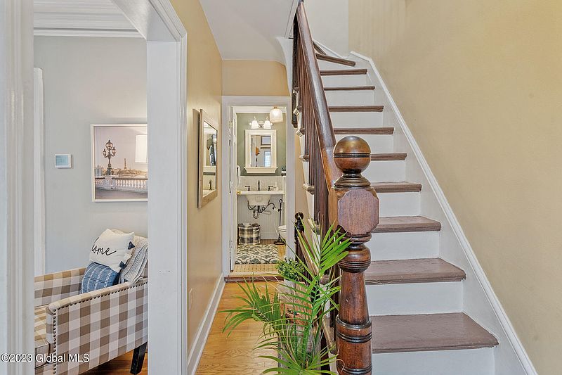4th image of 190 Jay Street