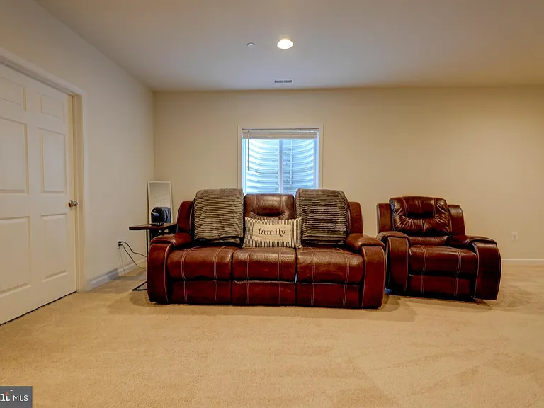 1309 Pedigree St — Photo 17