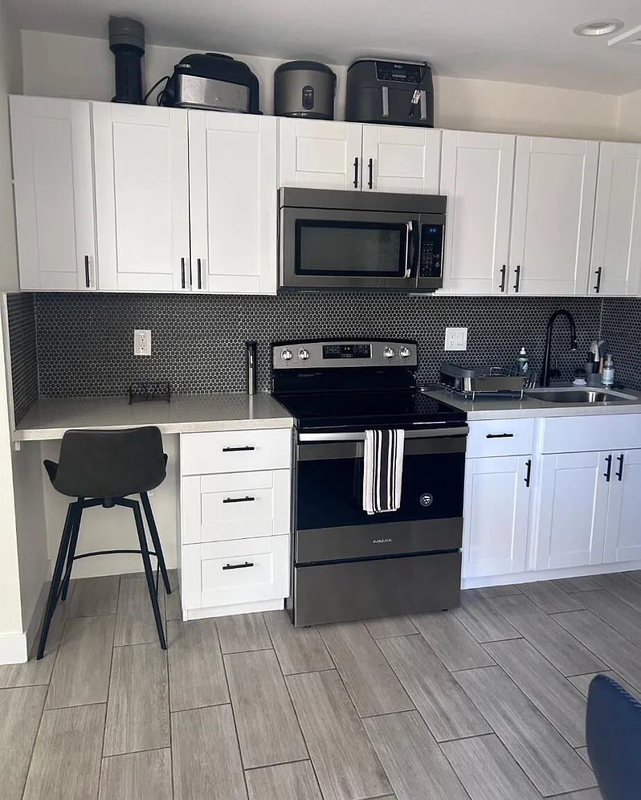 1 bed, 1.0 bath, 1974 sqft, $1,550 — Photo 3