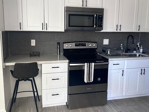 3rd image of 2114 W San Juan Ave