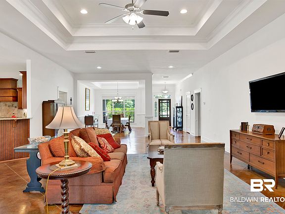 4th image of 214 Belmont Ave