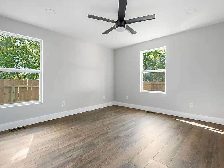 2120 N Harding St — Photo 12
