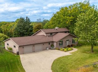 1 Belden School Ln, Galena, IL 61036