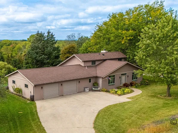 1 Belden School Ln, Galena, IL 61036