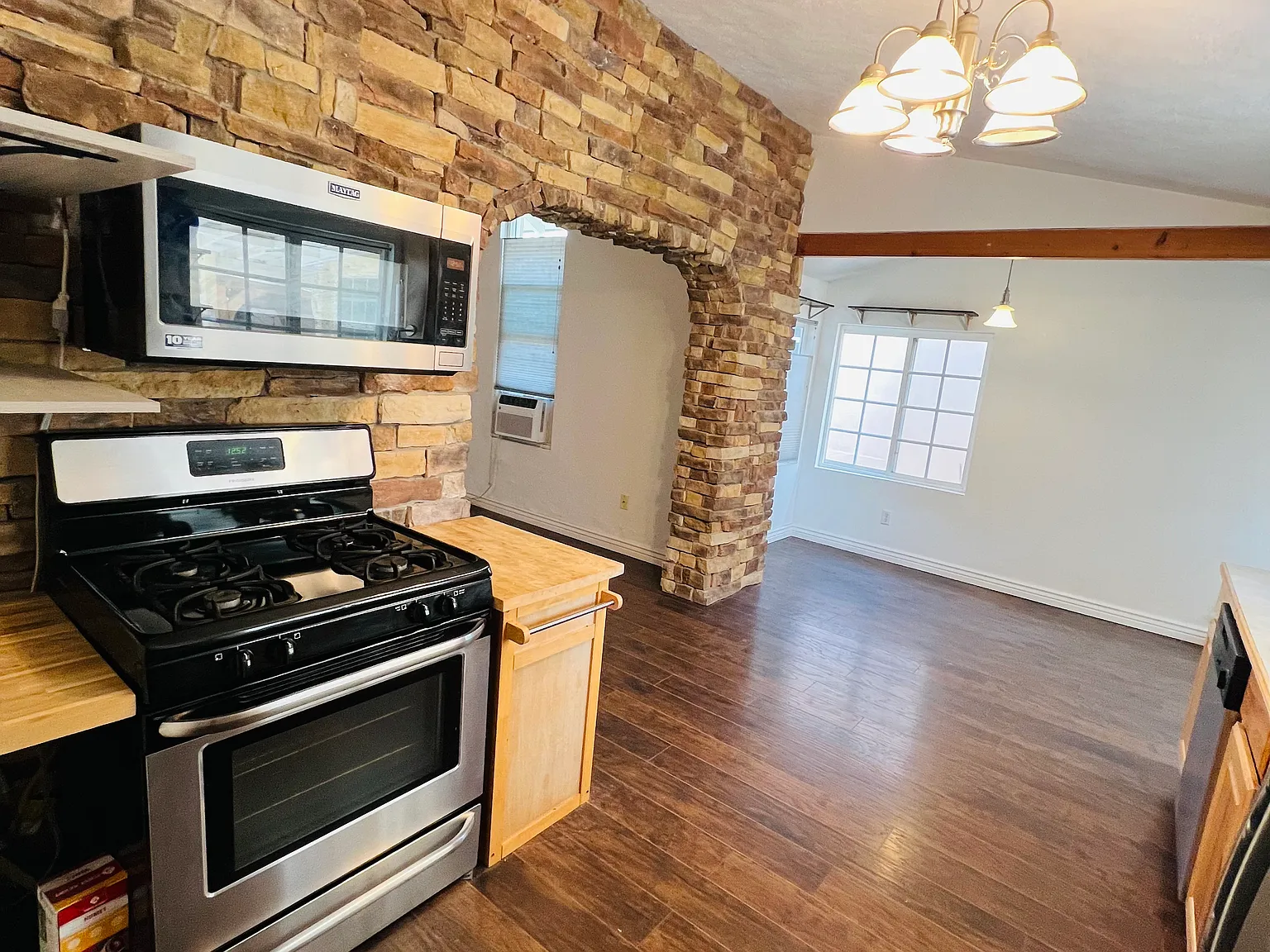 2 bed, 1150 sqft, $2,000 — Photo 3