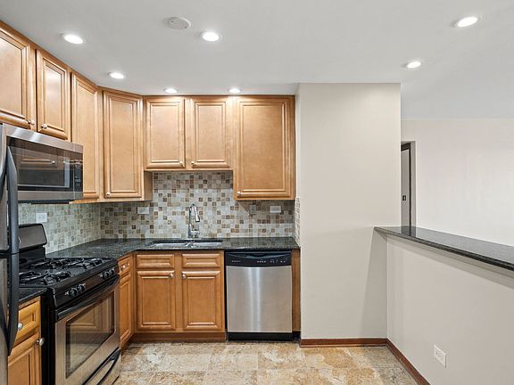 5th image of 8440 W 95th St APT 11
