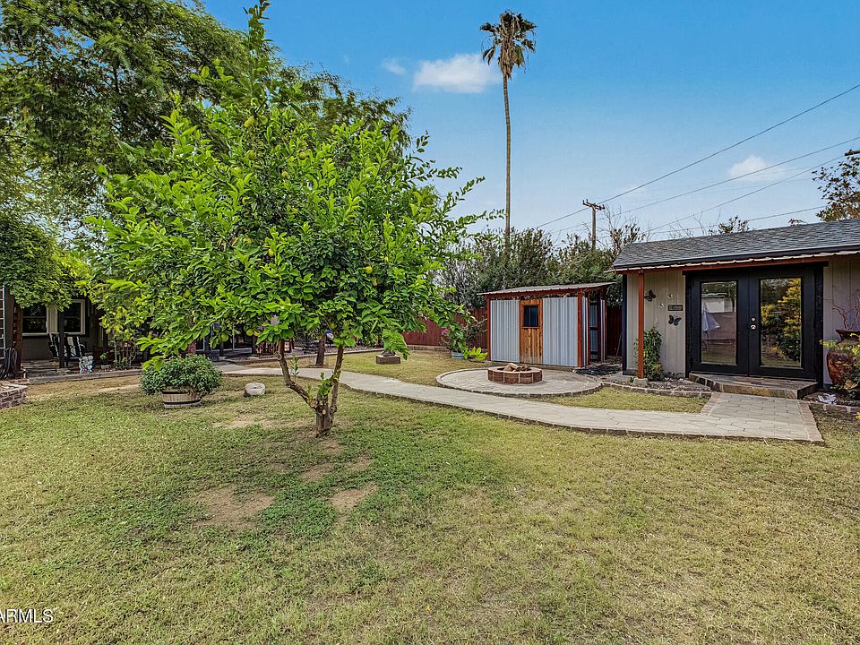 1st image of 208 N HORNE --