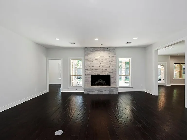 810 Herdsman Dr — Photo 4