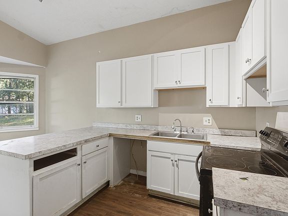 4th image of 236 Heritage Trl