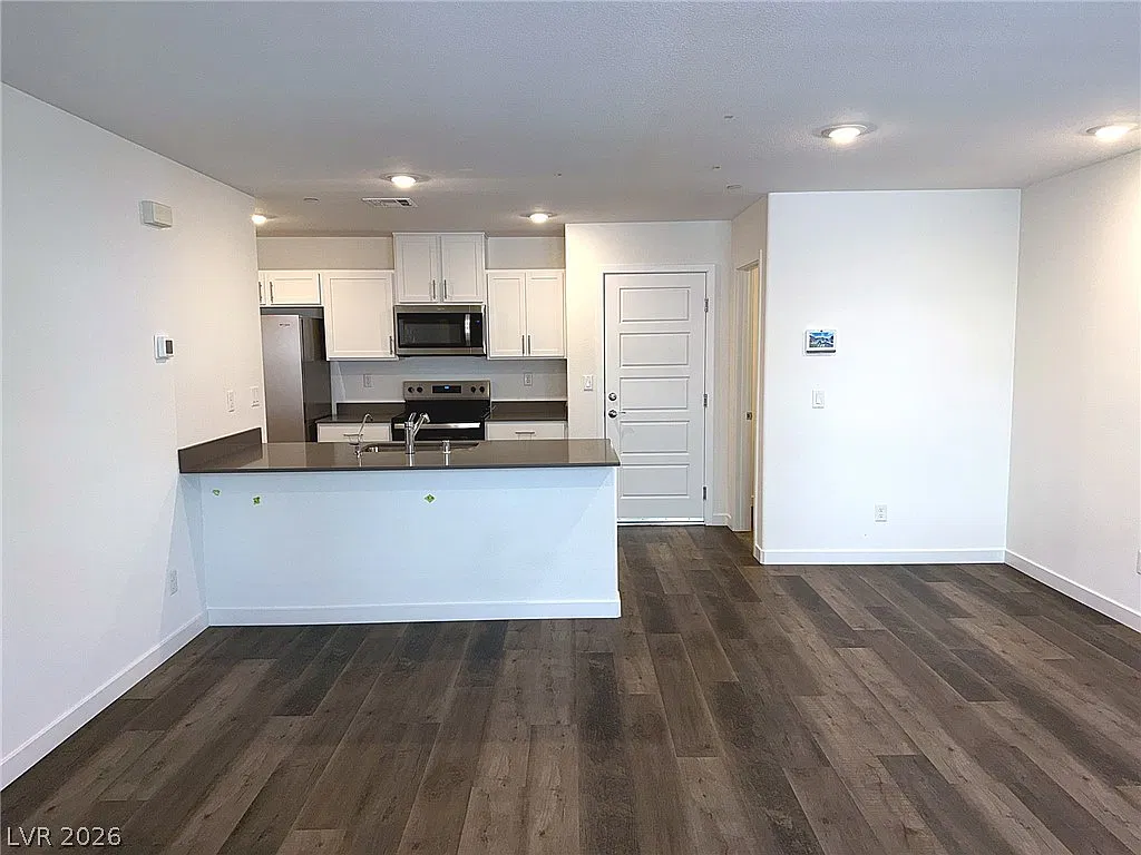 3 bed, 2.5 bath, 1309 sqft, $2,250 — Photo 3