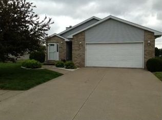 718 Cherokee Dr, Bourbonnais, IL 60914