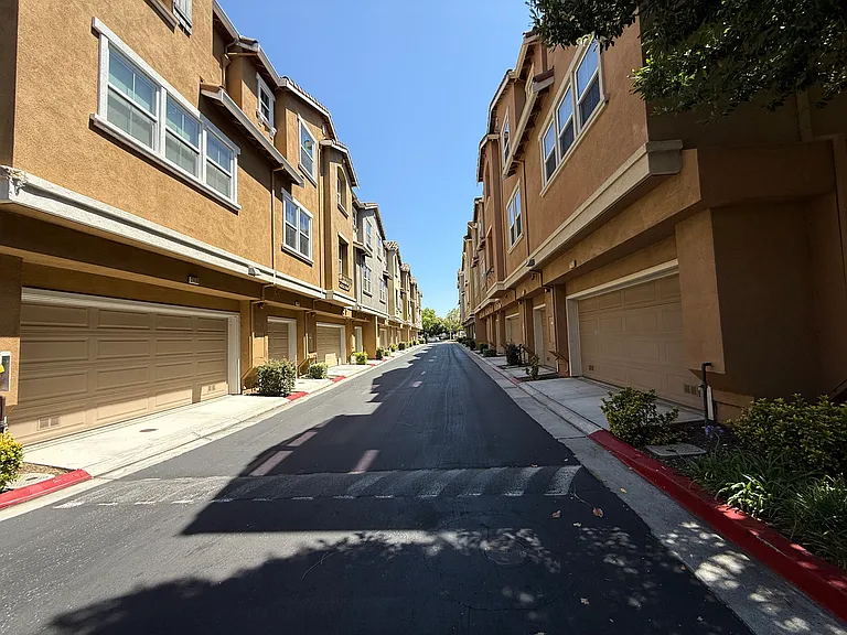 2492 Autumnvale Ave — Photo 3