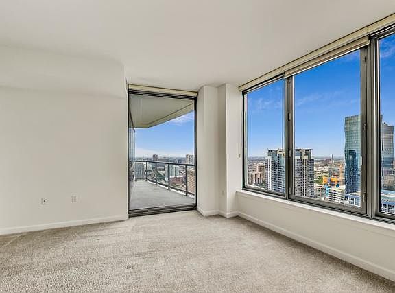 4th image of 1235 S Prairie Ave APT 3405