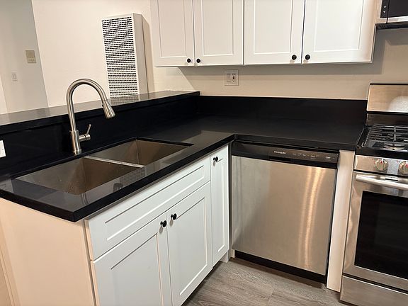 3rd image of 18530 Hatteras St Unit 327