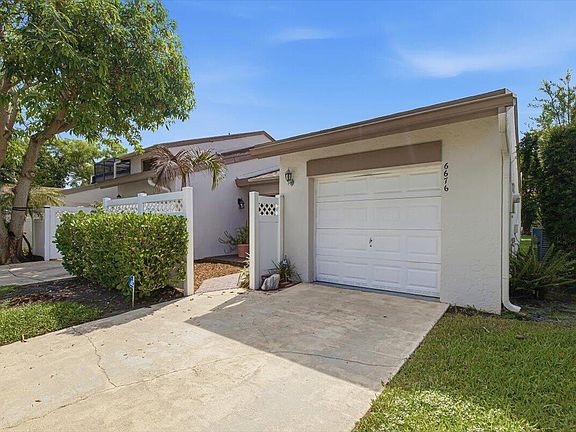 2nd image of 6676 Canary Palm Circle #19