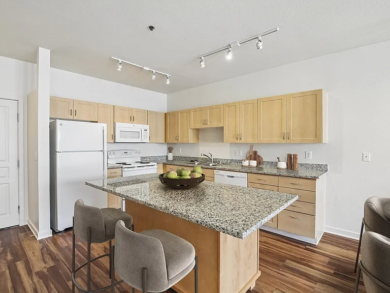 Park Avenue West — Photo 26