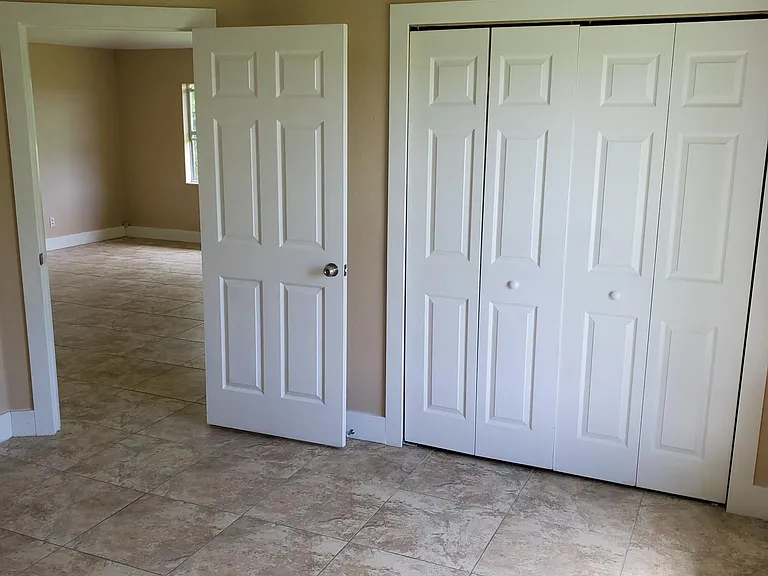 1118 Eisenhower Blvd — Photo 8