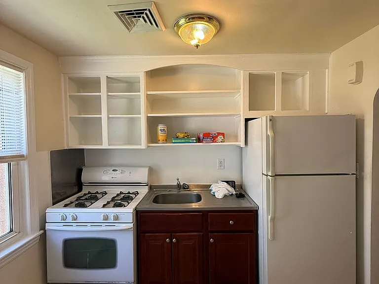 203 Reading Ave #&-302 — Photo 2