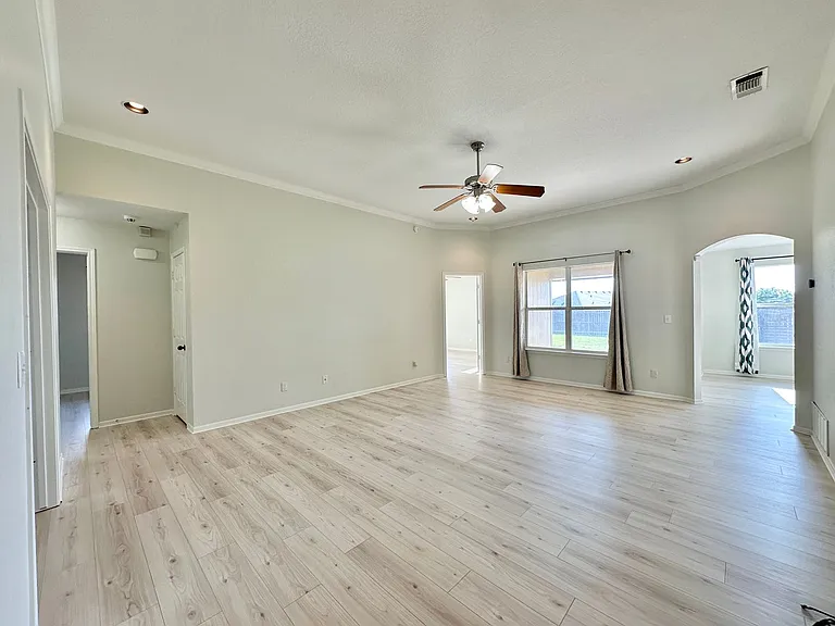 3705 Foxglove Ln — Photo 2
