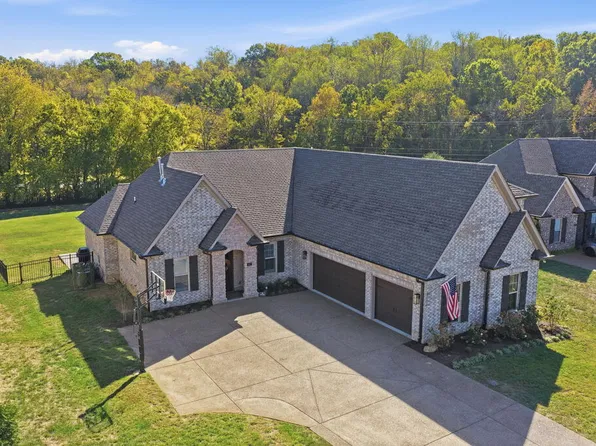 968 Luxborough Dr, Hendersonville, TN 37075