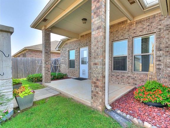 3rd image of 2800 Lerkim Ln