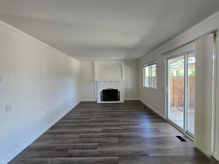 118 Yosemite Cir — Photo 2