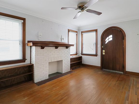 3rd image of 605 W Hudson St