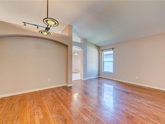 4th image of 2608 Heatherwood Dr